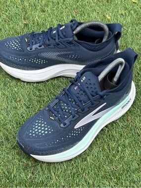 BROOKS GLYCERIN 23 - Women’s Sneakers - SIZE 6.5 D WIDE